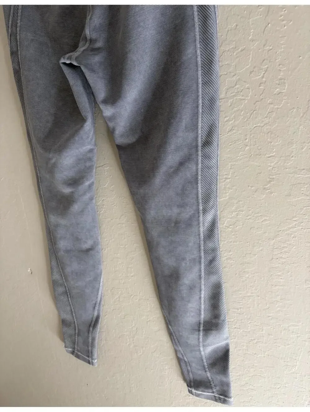 Lululemon Athletica ribbed Leggings - Picture 7 of 7